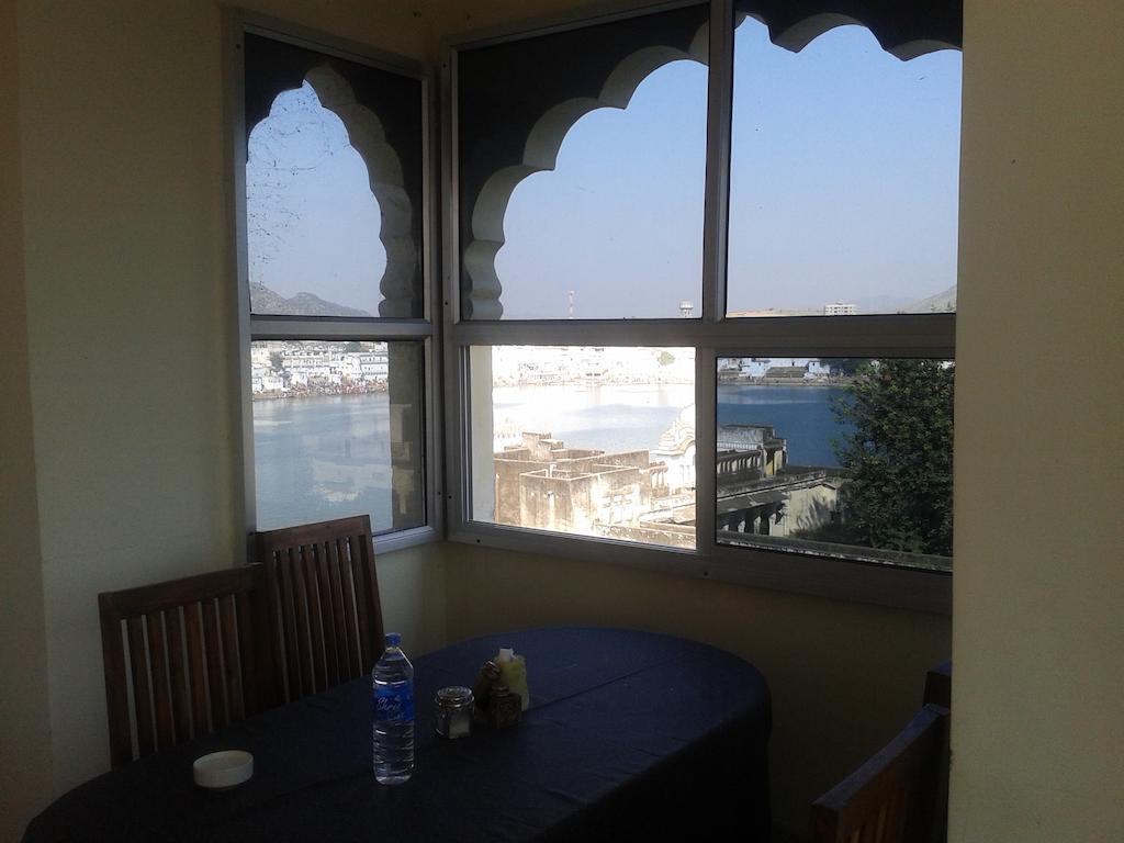 Pushkar Lake Palace ภายนอก รูปภาพ